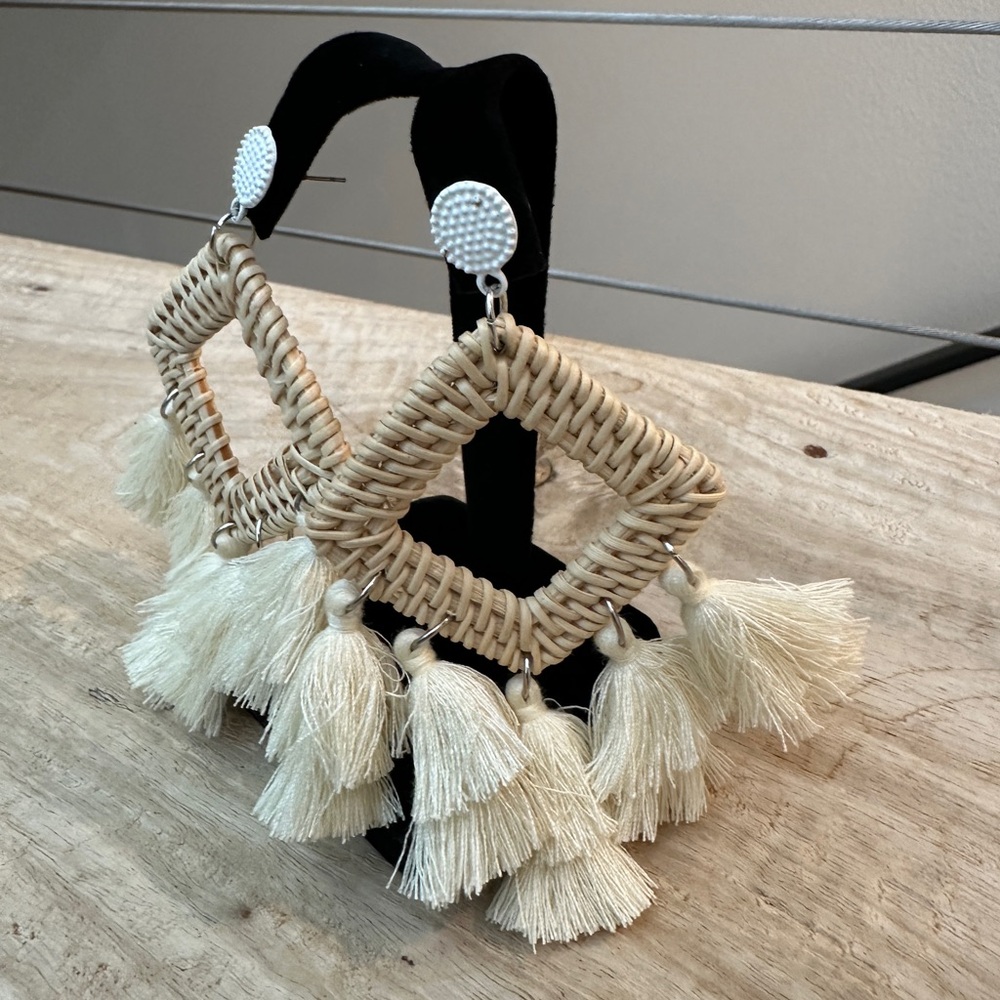 Boho Rattan Tassel Earrings Ivory Woven Statement Fringe Earring Summer Vacation - Picture 4 of 4